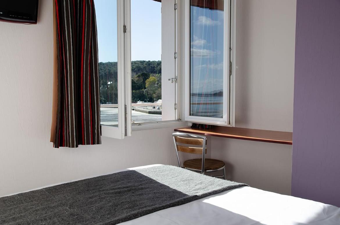 Hotel Hôtel&restaurant De La 2*